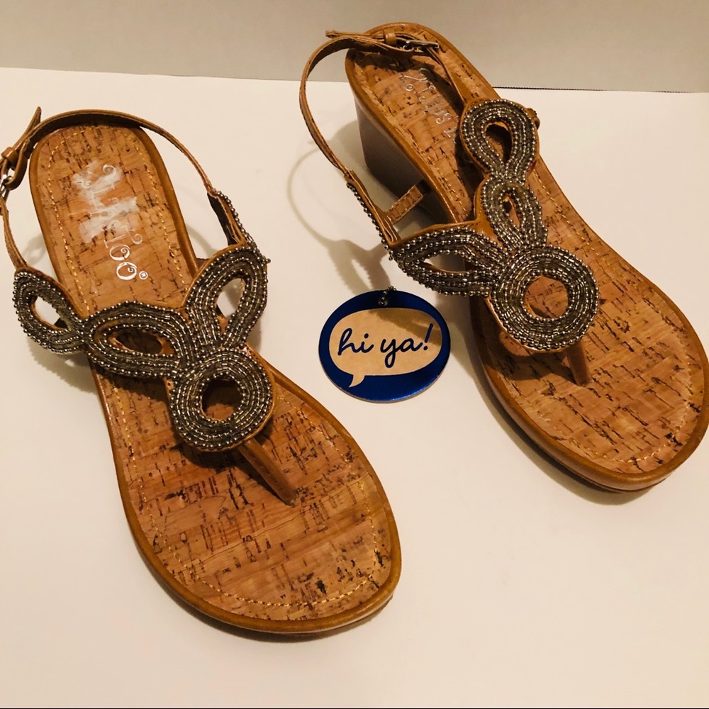 📦2 Lips too-brand new thong wedge sandals.